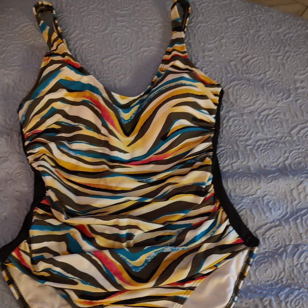 "DKNY" 1PC MULTI-STRIPED SWIMSUIT (10)